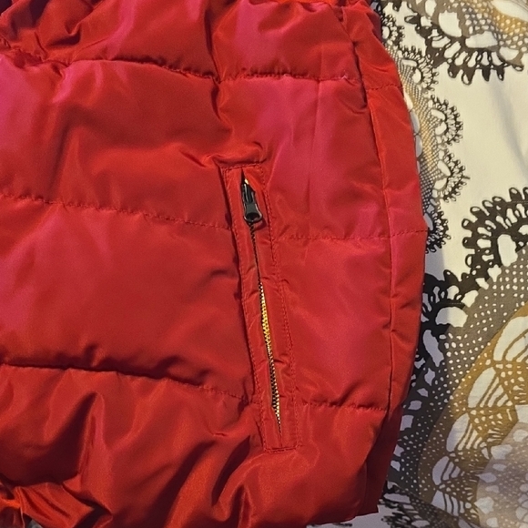 GAP Red Quilted Puffer Vest with Faux Fur-Trim Hood - Picture 7 of 7